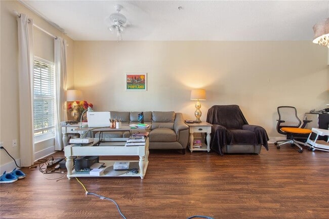 Building Photo - 300 State St E