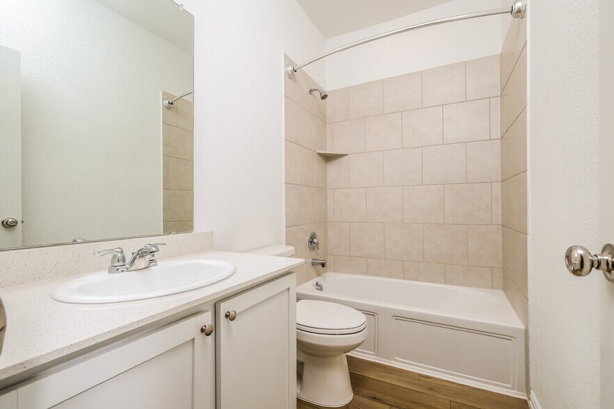 Building Photo - 1100 Daffodil St