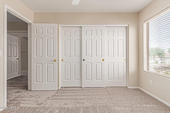 Building Photo - 2302 E Torrey Pines Pl