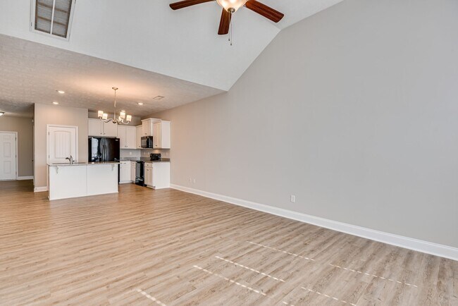 Building Photo - 2 Bed/ 2 Bath Townhome - 7 Minutes from Fort Gordon!