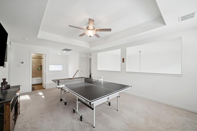 Building Photo - 10040 Thornapple Rd