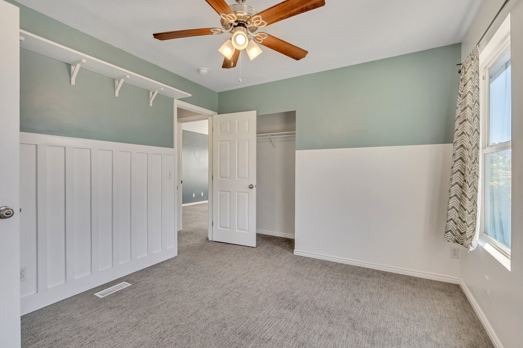 Building Photo - 8847 Mountain Vista Dr