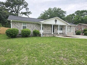 Building Photo - Charming ranch style home