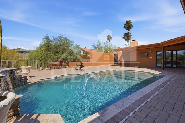 Building Photo - 10643 N Indian Wells Dr
