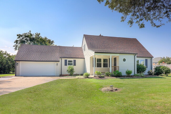 Primary Photo - 4N150 5th Ave
