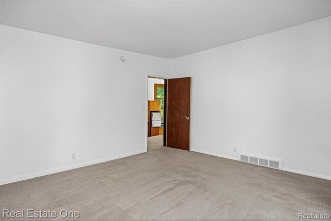 Building Photo - 3954 N Ellamae Rd