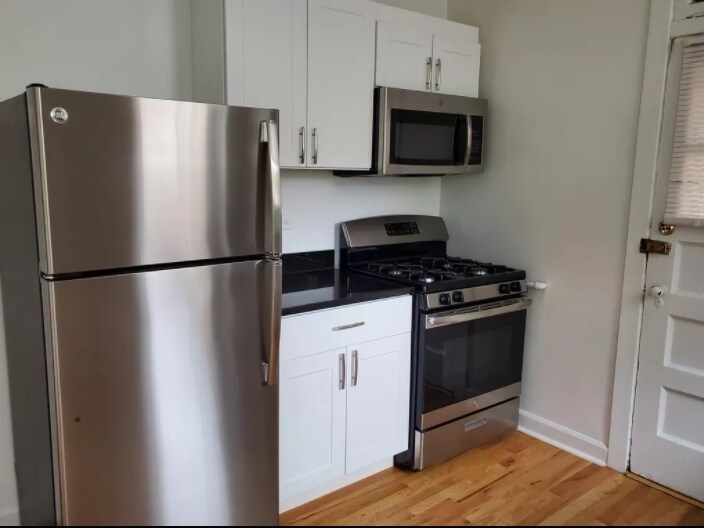 Building Photo - 4523 N Paulina St