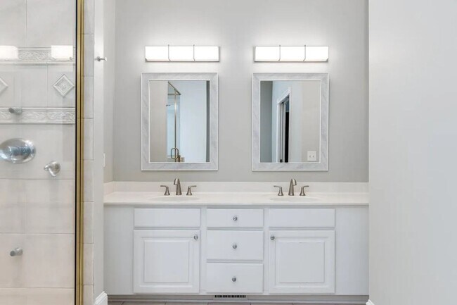 Building Photo - Beautiful home in Lake Carolina Harborside with Fully Equipped Private Apartment