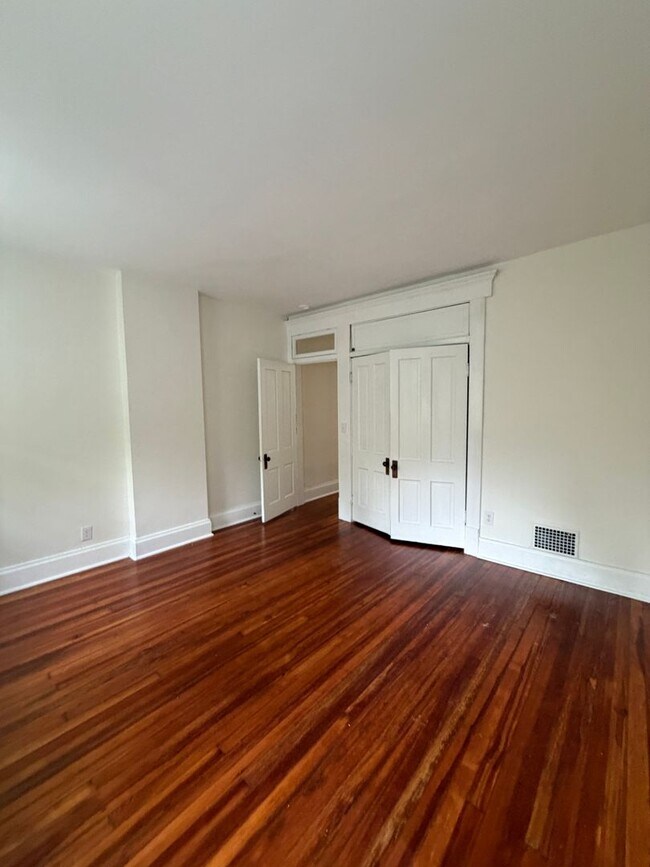 Building Photo - 297 Reinhard Ave