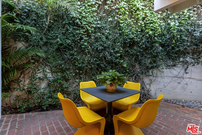 Building Photo - 7473 Mulholland Dr