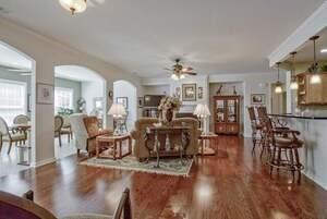 Building Photo - 232 Begonia Ct
