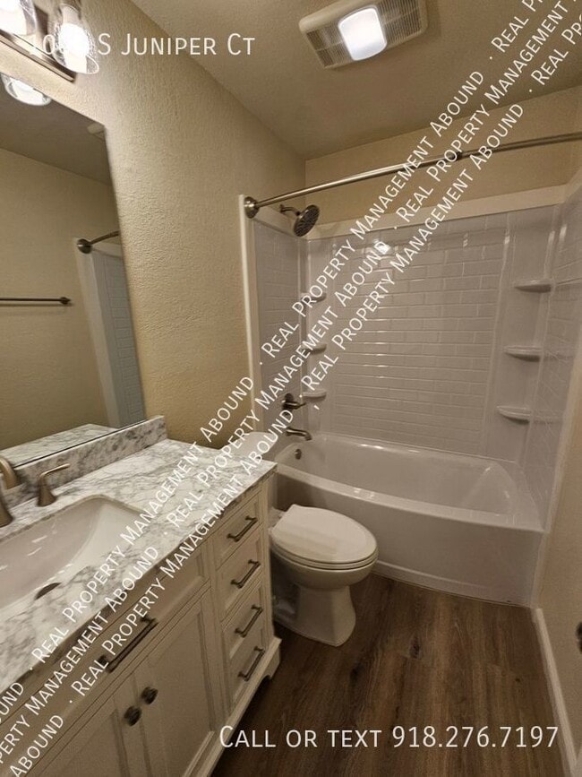 Building Photo - 1008 S Juniper Ct