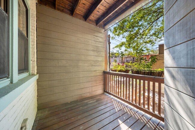 Building Photo - 1469 W Winona St