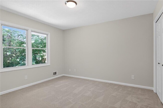 Building Photo - 1480 Edinburgh Dr