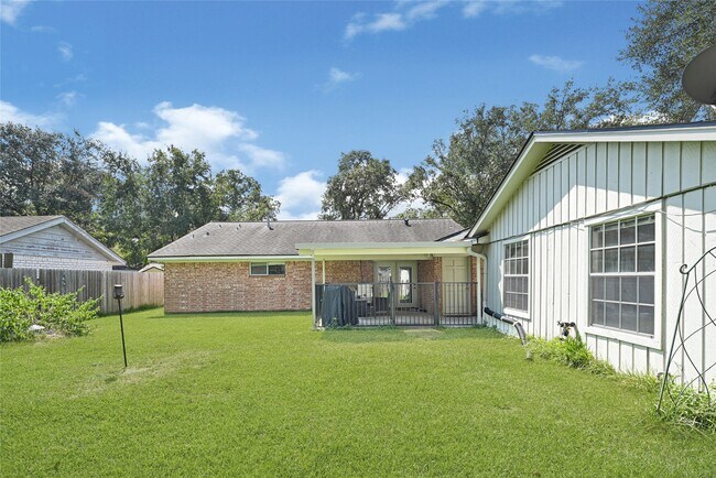 Building Photo - 1109 Frances Dr