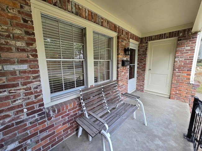 Building Photo - 3117 N Cypress St
