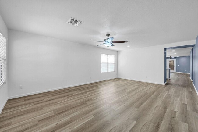 Building Photo - 1125 E Milada Dr