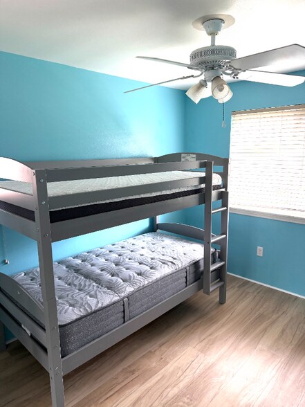 Building Photo - 647 Meakanu Ln