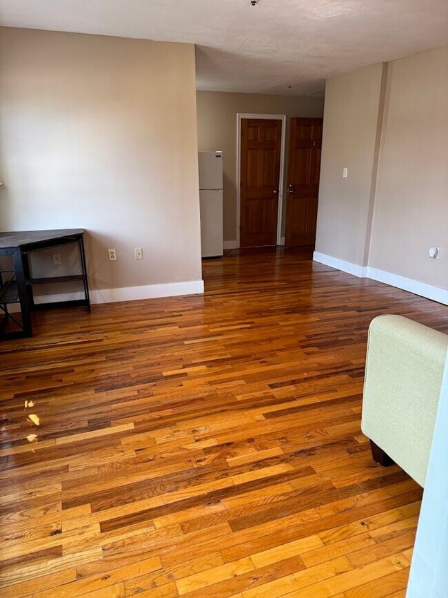 Building Photo - Portsmouth 1 bedroom