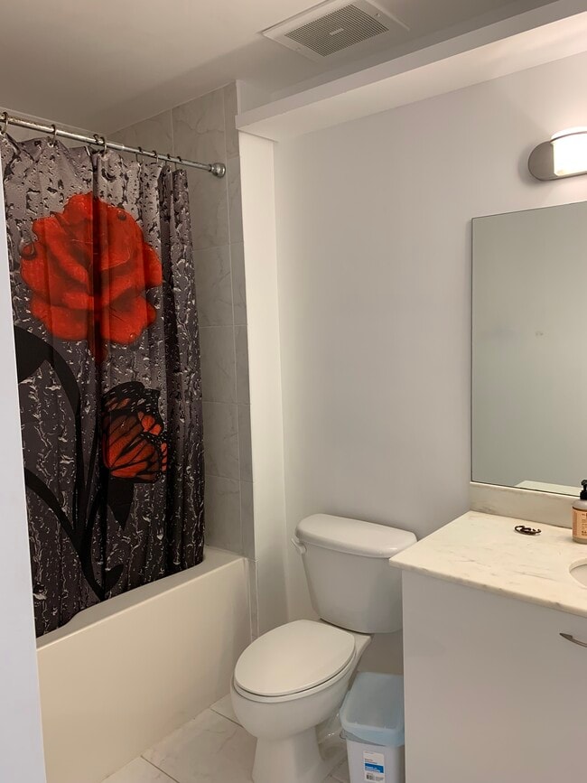 Building Photo - 7126 Amherst Ave