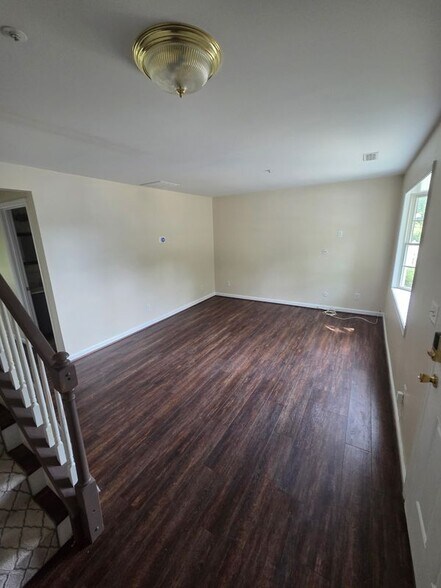 Building Photo - 45834 Wolftrap St
