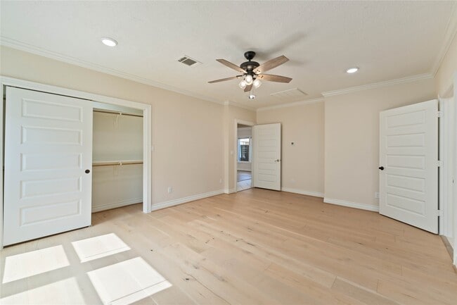 Building Photo - 2631 Persa St