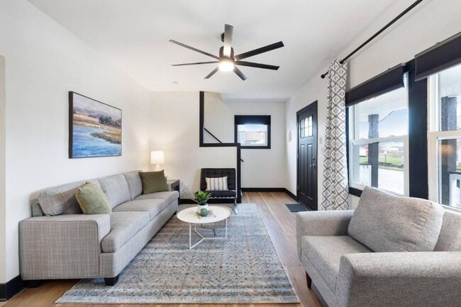 Building Photo - Beautifully Updated 3-Bedroom Home on a Co...