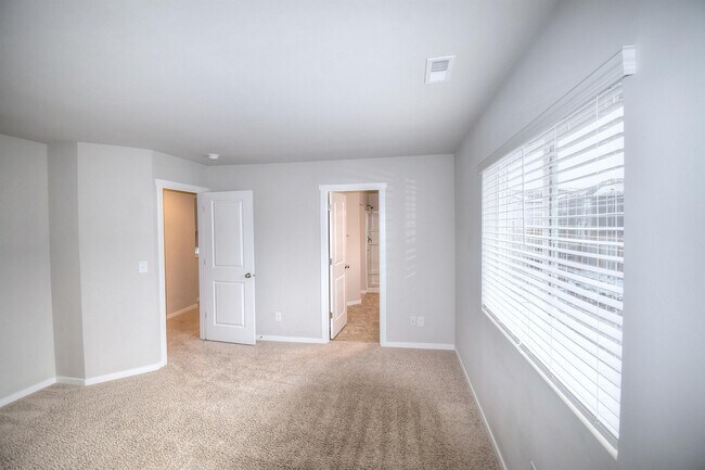 Building Photo - 6923 Sweetgum Ave NE