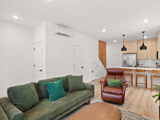 Building Photo - 5271 N Oberlin St