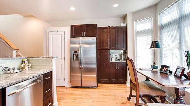 Building Photo - 317 Montrose St