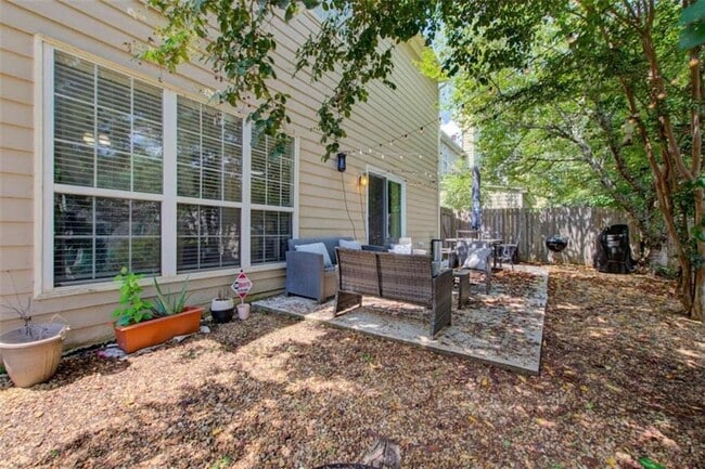 Building Photo - 513 Stepney Ct SE