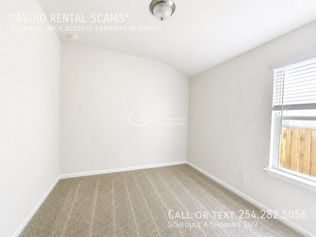 Building Photo - 105 Fossil Dr