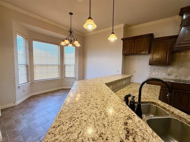 Building Photo - 620 Summit Crest Ln