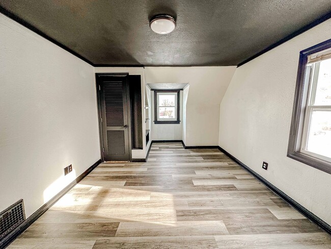 Building Photo - Unique and beautiful 2-3 bedroom home available for rent