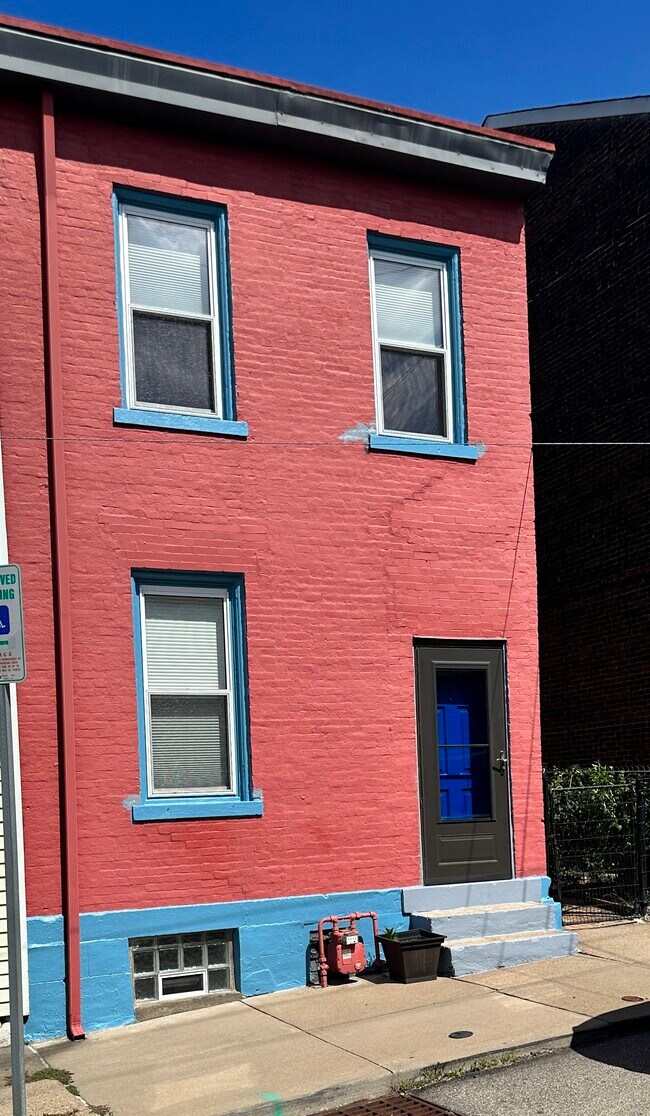 Primary Photo - 327 44th St
