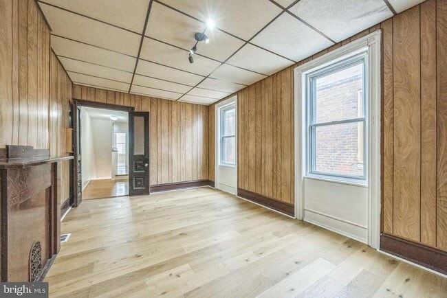 Building Photo - 1427 Tasker St