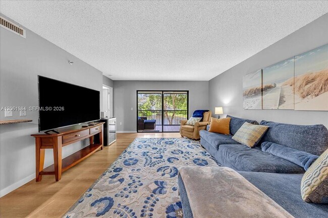 Building Photo - 2240 N Cypress Bend Dr