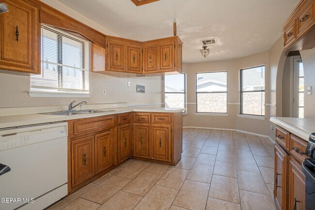 Building Photo - 11241 Beach Front Dr