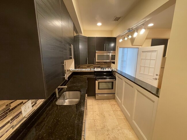 Building Photo - 1801 Beacon St