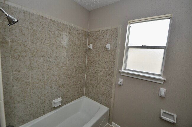Building Photo - 6822 La Puente Dr