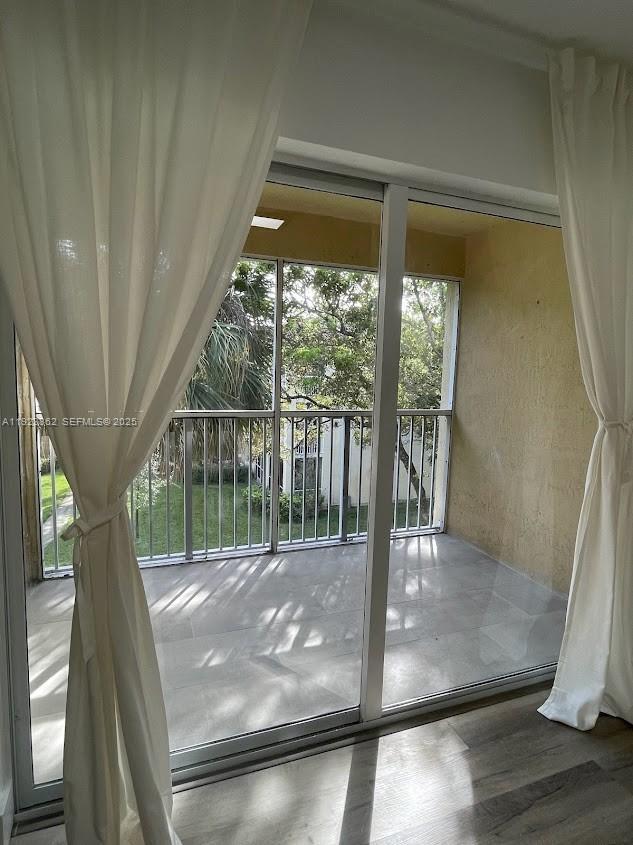 Building Photo - 440 S Park Rd