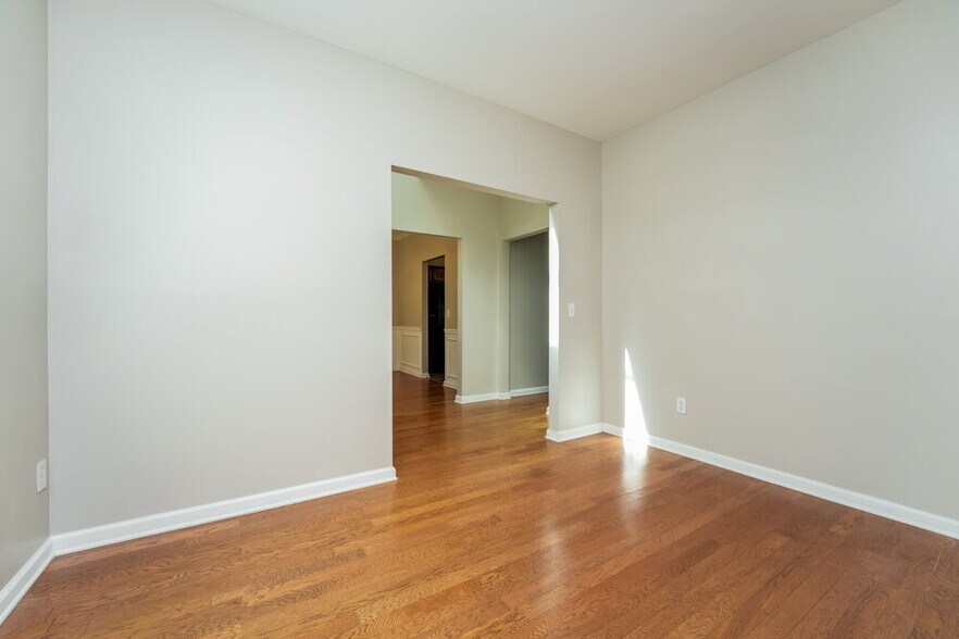 Building Photo - 2701 Sedgeview Ln NE