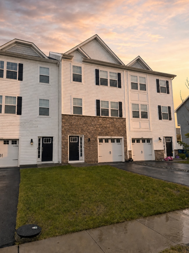 Building Photo - 4-Bedroom Townhouse in Jackson