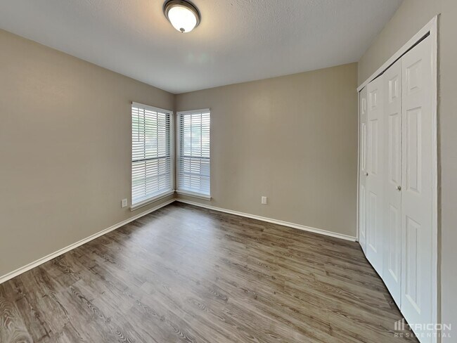 Building Photo - 7940 Bermejo Rd