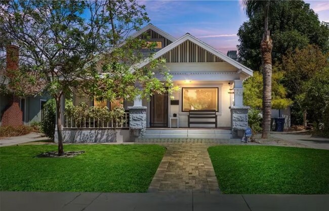 Building Photo - 3981 Rosewood Pl