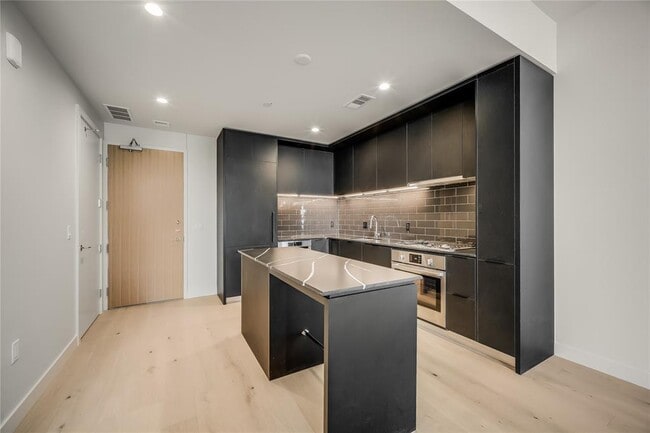 Building Photo - 44 East Ave