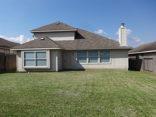 Building Photo - 18439 Sunrise Oaks Ct
