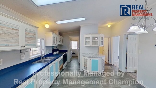 Building Photo - Charming Home in Quiet Neighborhood Near Monkey Junction