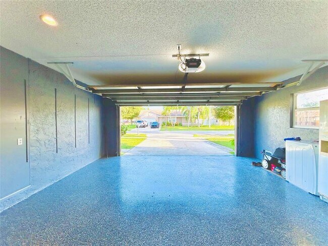 Building Photo - 8948 SW 18th Rd