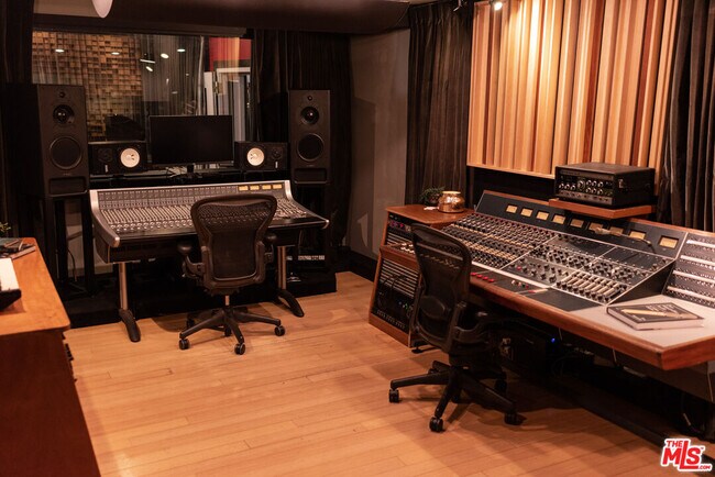 Building Photo - 7650 Curson Terrace